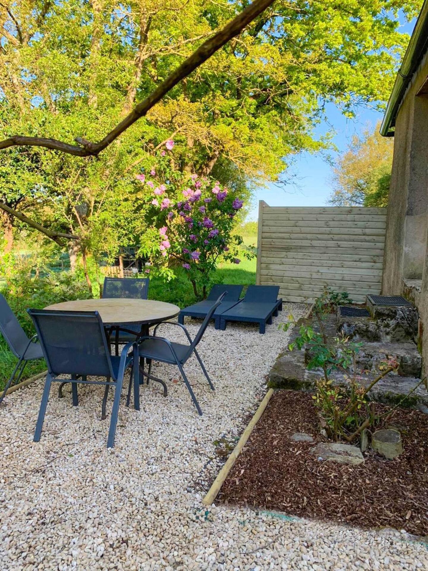 Le Clos Des Ecorcins - Terrasse - Parking Prive Saint-Amand-sur-Sevre Exterior foto